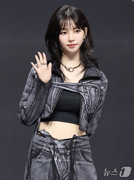 걸그룹 에스파의 카리나가 27일 오후 서울 용산구 한남동 블루스퀘어 마스터카드홀에서 열린 첫 정규 앨범 ‘Armageddon’(아마겟돈) 발매 기념 쇼케이스에 참석해 포즈를 취하고 있다. 2024.5.27/뉴스1 © News1 김진환 기자