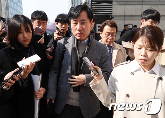 하태경 국민의힘 의원이 지난 3월 13일 오후 서울 여의도 국민의힘 중앙당사를 나서며 취재진의 질문을 받고 있다. (공동취재) 2024.3.13/뉴스1 © News1 임세영 기자