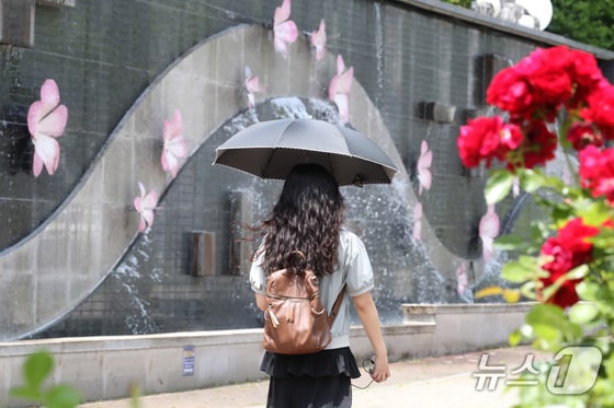 금요일인 24일 충북과 세종은 대체로 맑고 이른 더위가 이어진다.(사진은 기사 내용과 무관함) /뉴스1 