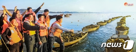 (평양 노동신문=뉴스1) = 북한 노동당 기관지 노동신문은 지난 3월 31일 옹진바다가양식사업소에서 바다 사정이 좋지 않은 상황에서 다시마 양식에 적극 나서고 있는 모습을 소개했다. [국내에서만 사용가능. 재배포 금지. DB 금지. For Use Only in the Republic of Korea. Redistribution Prohibited] rodongphoto@news1.kr