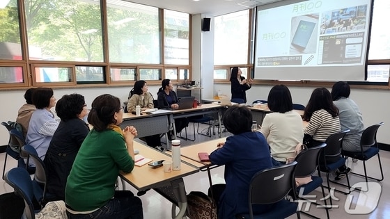 문예창작 활동 모습.(광명시 제공)