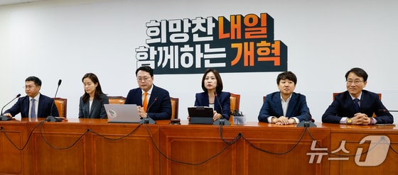 허은아 개혁신당 대표가 28일 오전 서울 여의도 국회에서 열린 채상병특검법 관련 긴급 의원 및 당선인 총회에서 모두 발언하고 있다. 2024.5.28/뉴스1 © News1 안은나 기자