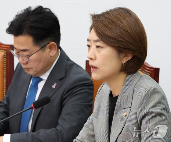 고민정 더불어민주당 최고위원이 10일 서울 여의도 국회에서 열린 최고위원회의에서 발언을 하고 있다. 2024.5.10/뉴스1 © News1 송원영 기자