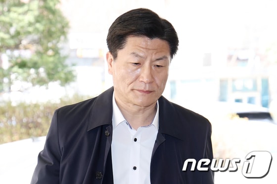 이태원 참사 부실대응 등의 혐의를 받는 이임재 전 용산경찰서장이 18일 오후 서울 마포구 서울서부지방법원에서 열린 공판에 출석하고 있다. 2024.3.18/뉴스1 © News1 민경석 기자