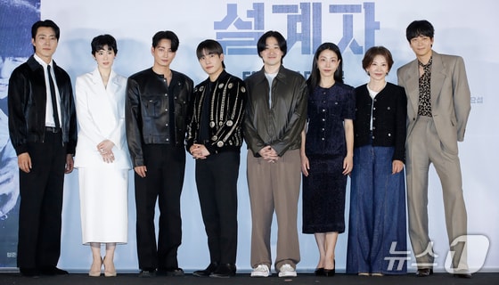 배우 이무생(왼쪽부터)과 정은채, 이현욱, 탕준상, 이요섭 감독, 김신록, 이미숙, 강동원이 29일 서울 용산구 CGV 용산아이파크몰에서 열린 영화 '설계자' 제작보고회에서 포즈를 취하고 있다. '설계자'는 의뢰받은 청부 살인을 완벽한 사고사로 조작하는 설계자 ‘영일’이 예기치 못한 사건에 휘말리며 벌어지는 이야기를 그린 영화다. 2024.4.29/뉴스1 © News1 권현진 기자