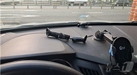 A씨가 파손한 택시 방향지시등 레버.(부산 사하경찰서 제공)