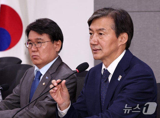 조국 조국혁신당 대표가 27일 오전 서울 여의도 국회의원회관에서 열린 제5회 당선인총회에서 모두발언을 하고 있다. 2024.5.27/뉴스1 © News1 구윤성 기자