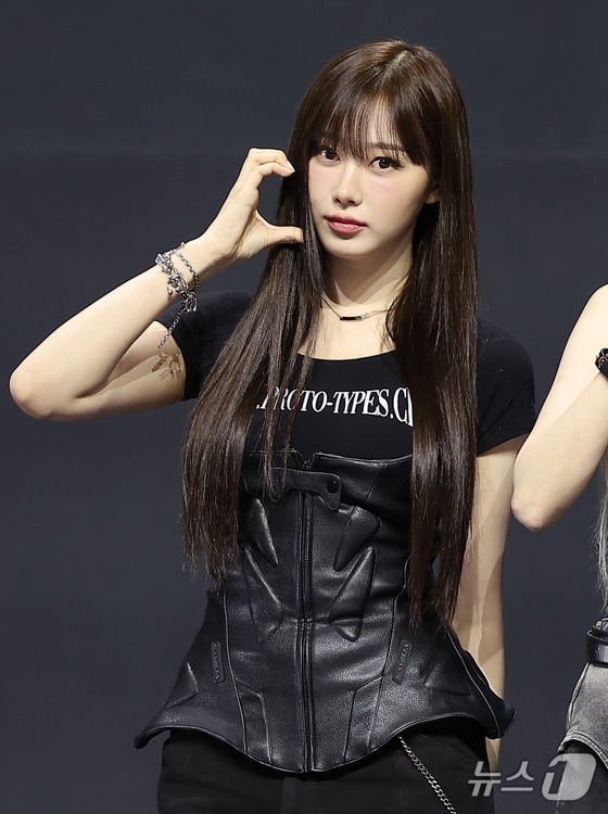 걸그룹 에스파 지젤이 27일 오후 서울 용산구 한남동 블루스퀘어 마스터카드홀에서 열린 첫 정규 앨범 ‘Armageddon’(아마겟돈) 발매 기념 쇼케이스에서 포즈를 취하고 있다. 2024.5.27/뉴스1 © News1 김진환 기자