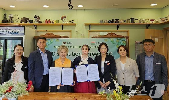  메사코사가 개발한 유기농 매화수 화장품 3종이  헝가리 화장품 판매 업체(PLANET DESIGN BT)와 5만 달러 수출계약을 체결했다(광양시 제공)2024.5.24/
