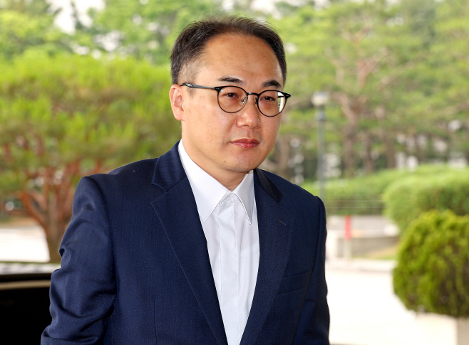 출근하는 이원석 검찰총장<YONHAP NO-2774>