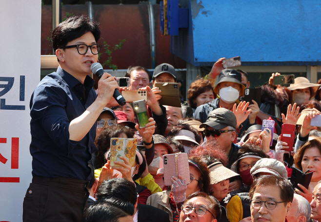 부산 연제구 지원 나선 한동훈 비대위원장<YONHAP NO-2650>