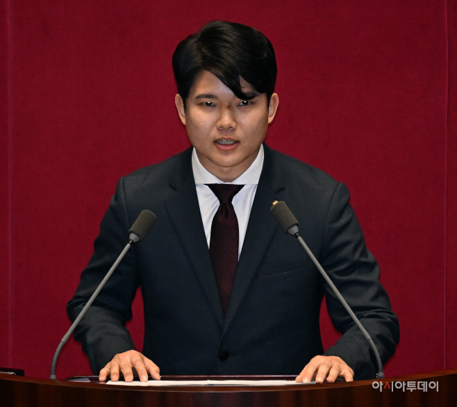 [포토] 인사말하는 김근태 의원