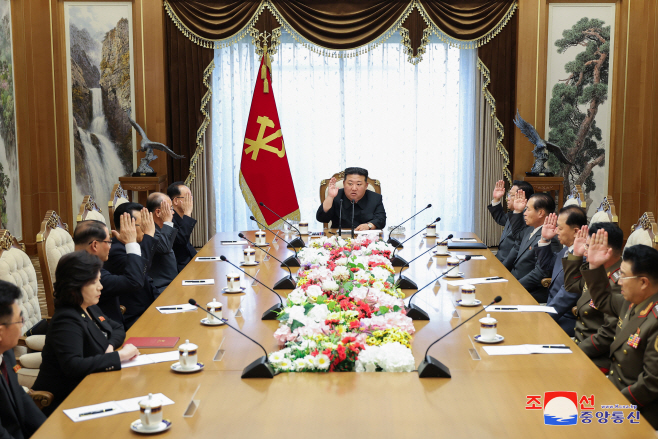 김정은 정치국회의 주재 '제10차 전원회의 소집' 결정