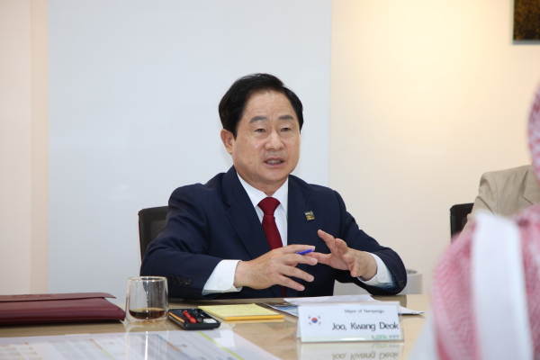 남양주시는 23일 사우디아라비아 타이프시와 간담회를 개최하고 교류 협력의 초석을 다졌다.  사진은 주광덕 남양주시장