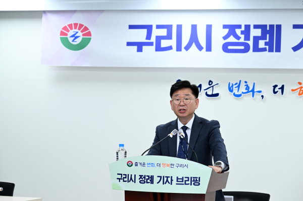 임재춘 홍보협력담당관(사진)이 5월 23일 오전 10시 시청 본관 3층 종합상황실에서 올해 5월 4주 차 정례 기자브리핑을 진행했다