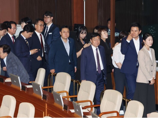 ▲ 국민의힘 의원들이 28일 서울 여의도 국회에서 열린 제414회국회(임시회) 제2차 본회의에서 순직 해병 수사 방해 및 사건 은폐 등의 진상규명을 위한 특별검사의 임명 등에 관한 법률안 재의의 건에 대한 투표가 찬성 179, 반대 111, 무효 4로 부결되자 회의장을 나서고 있다. 2024.05.28. 사진=뉴시스