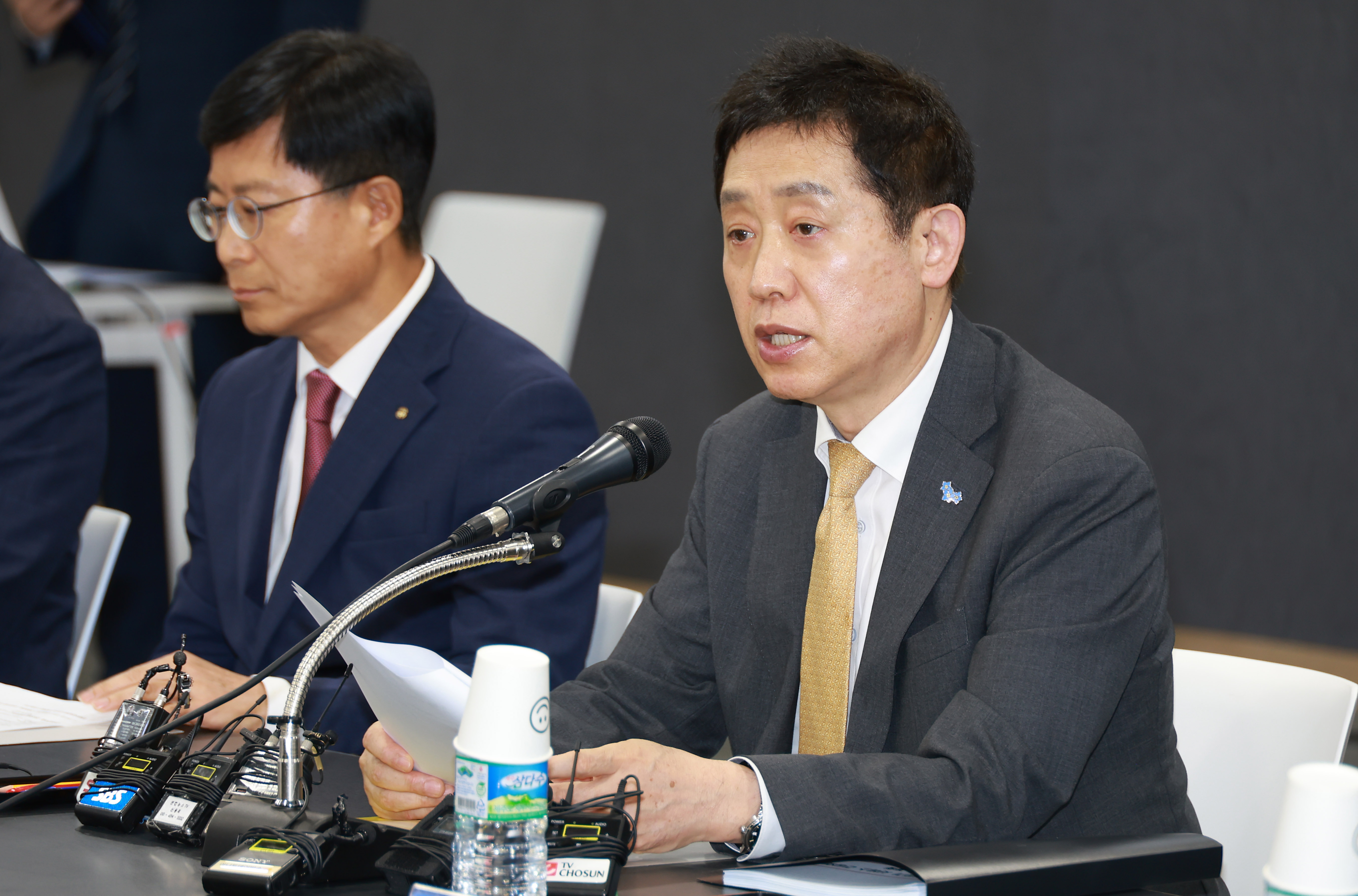 김주현 금융위원회 위원장이 29일 오전 서울 마포구 마포 프론트원에서 열린 '대출 갈아타기 서비스 간담회'에서 발언하고 있다./사진제공=금융위