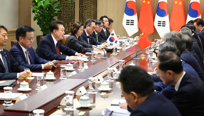 윤석열 대통령이 26일 서울 용산 대통령실에서 열린 리창 중국 국무원 총리와 회담에서 발언하고 있다. 연합뉴스