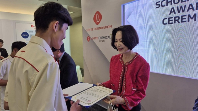 롯데장학재단, 말레이시아 4개 대학에 장학금 전달