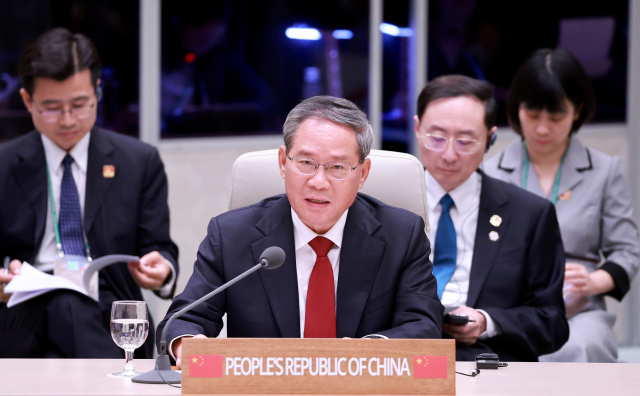 리창 中 총리 '3국 협력 전면 재개…무역보호주의·집단 진영화 반대'