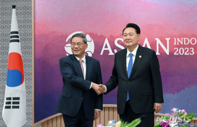 서울서 모이는 한일중 정상… '한반도 완전 비핵화'