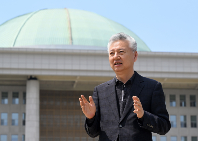 국회 떠나는 '미래학자' 홍성국, “정치 끝내도 수축사회 경고음을 계속 울릴 것”