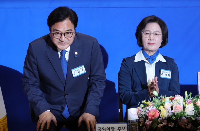 2만명 탈당에 난감…민주 '추미애 법사위원장' 카드 만지작