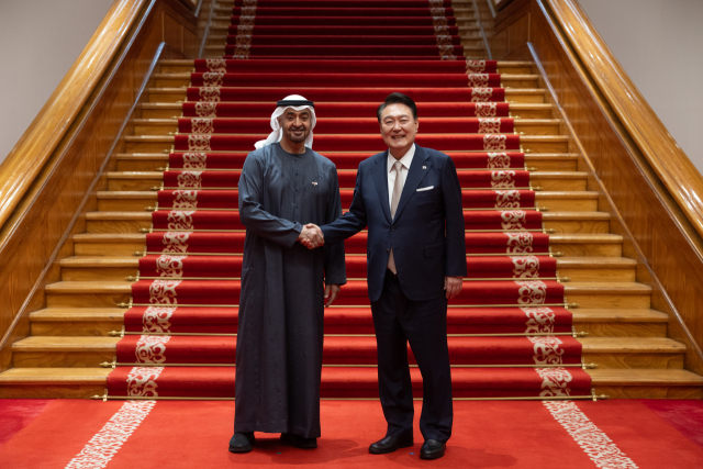 '尹 산책로 답사” '金여사가 1년간 고심' …UAE 국빈방한 후일담