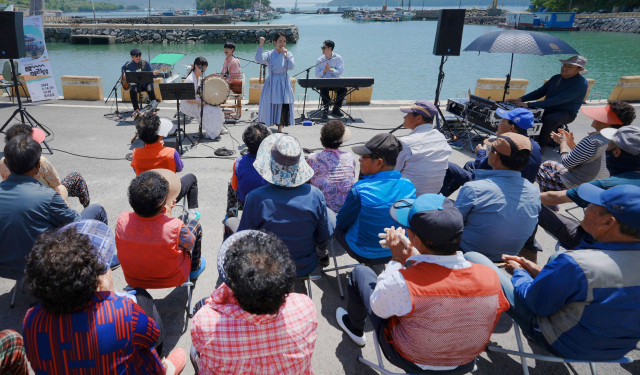 '전남 병원선' 19개 도서 주민들 애환 담은 민요 울린다