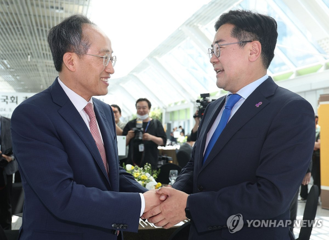 여야 ‘2+2 회동’ 연기…원구성·연금개혁 논의 난망