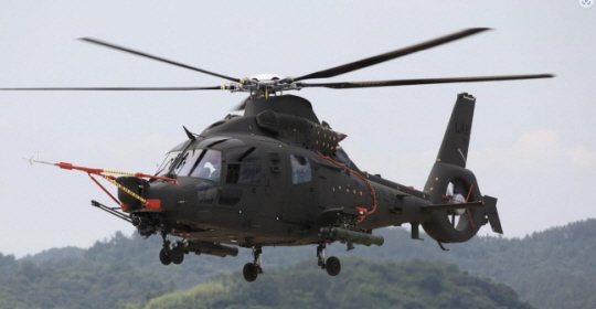 ‘한번 붙어보자’…美원조 아파치 ‘AH-64’ vs 한국형 아파치 ‘LAH’[이현호 기자의 밀리터리!톡]