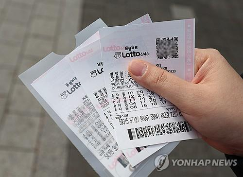 로또 번호 '콕' 찍어준대서 믿고 2700만원 줬는데…