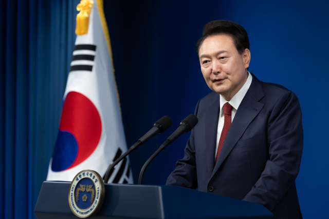 尹지지율 21% 취임 후 최저…코너 몰린 국정동력