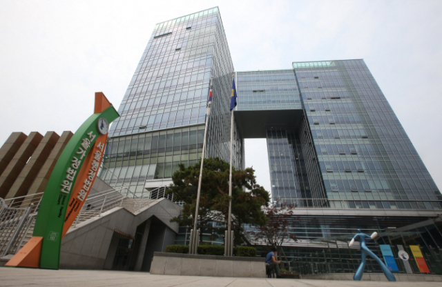 法 “시장 근무 중 코로나 감염으로 사망 업무상 재해 아냐”