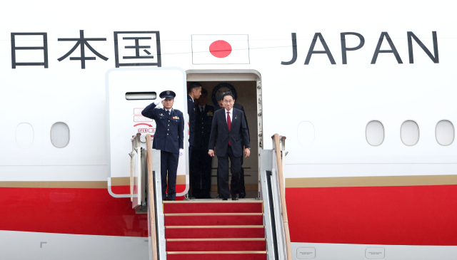 기시다 日 총리, 한일중 정상회의 참석 위해 방한