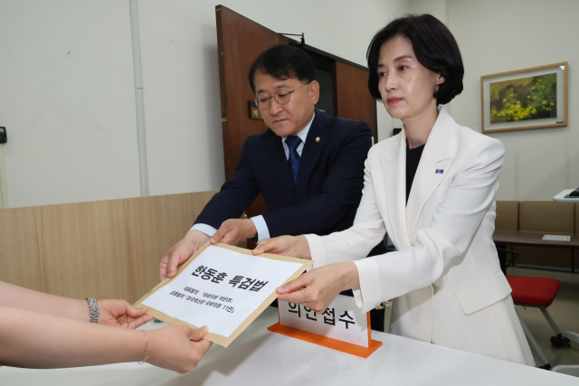 조국혁신당, ‘한동훈 특검법’ 발의…‘이재명 피의사실 공표’ 포함