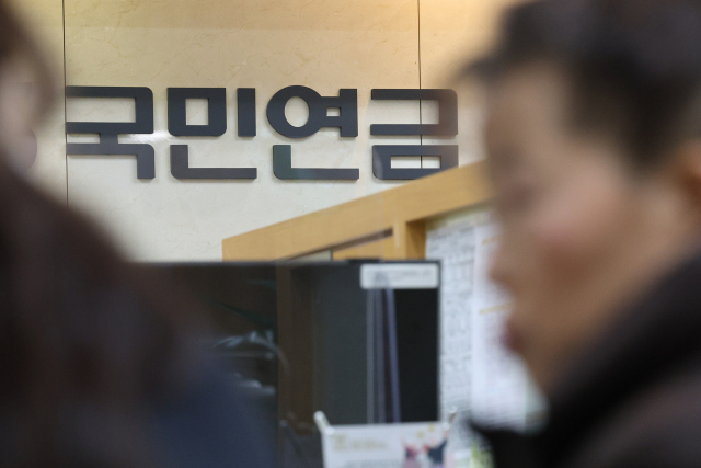 166만 특고 연금 사각지대…보험료 지원 등 늘려야