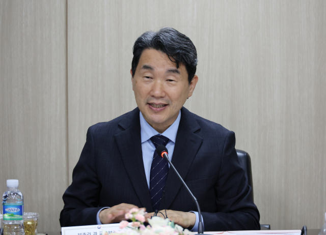 이주호, 교사·학부모 만나 ‘초3·중1 책임교육학년제’ 논의