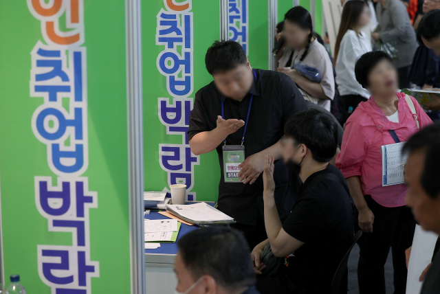 고령장애인 근로자 3명 중 2명 비정규직…'노후 준비 4명 중 1명'