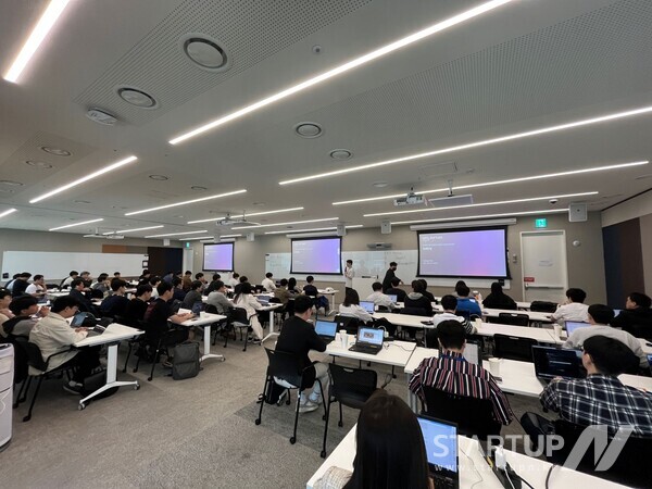 솔트웨어가 ‘아마존 EKS(Amazon EKS)’를 주제로 이머전 데이 행사를 진행하고 있다