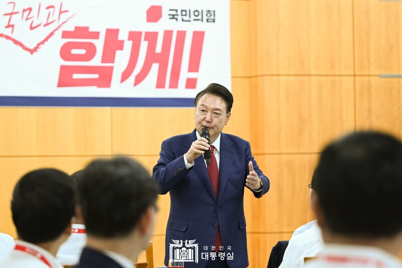 ▲윤석열 대통령이 30일 저녁 천안에서 열린 제22대 국민의힘 국회의원 워크숍에 참석하고 있다. 사진=대통령실