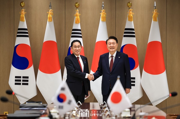 ▲ 5월 26일 윤석열 대통령이 서울 용산 대통령실에서 기시다 후미오 일본 총리와 한일 정상회담을 했다. 사진=대통령실 제공.