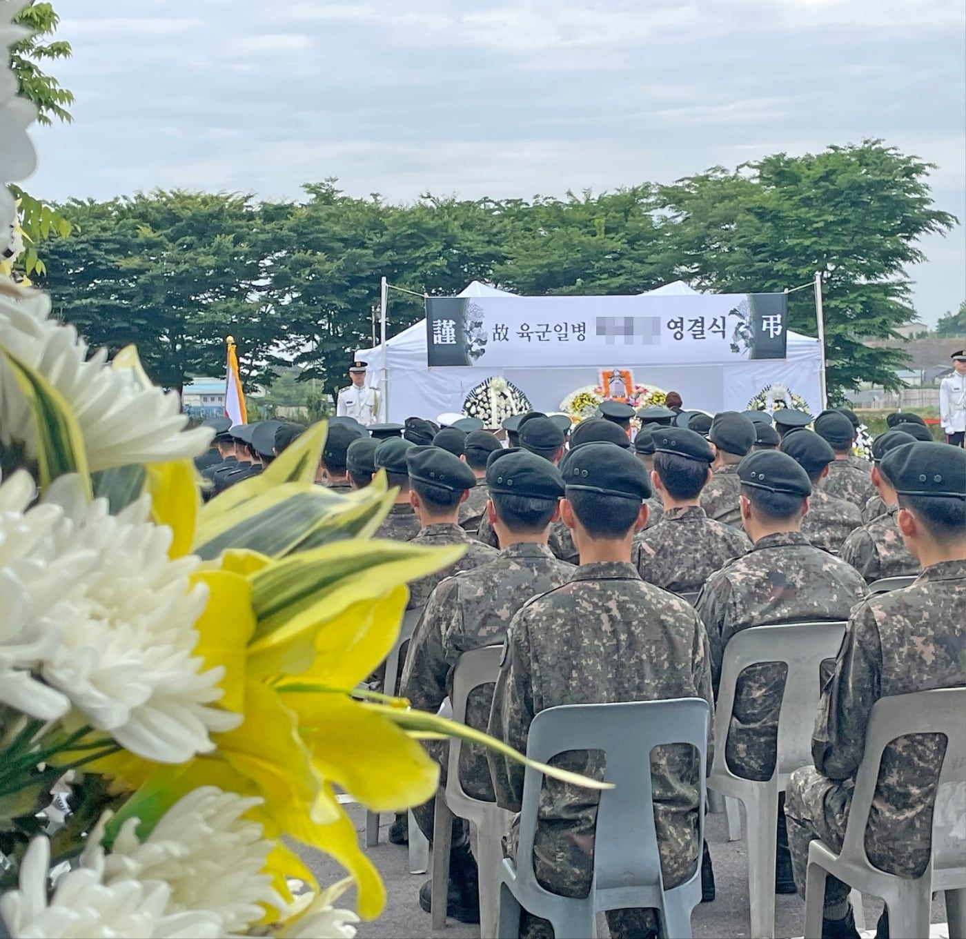 군기훈련을 받다가 쓰러져 사망한 육군 12사단 훈련병의 영결식이 30일 오전 전남 나주의 한 장례식장에서 엄수되고 있다. /뉴스1