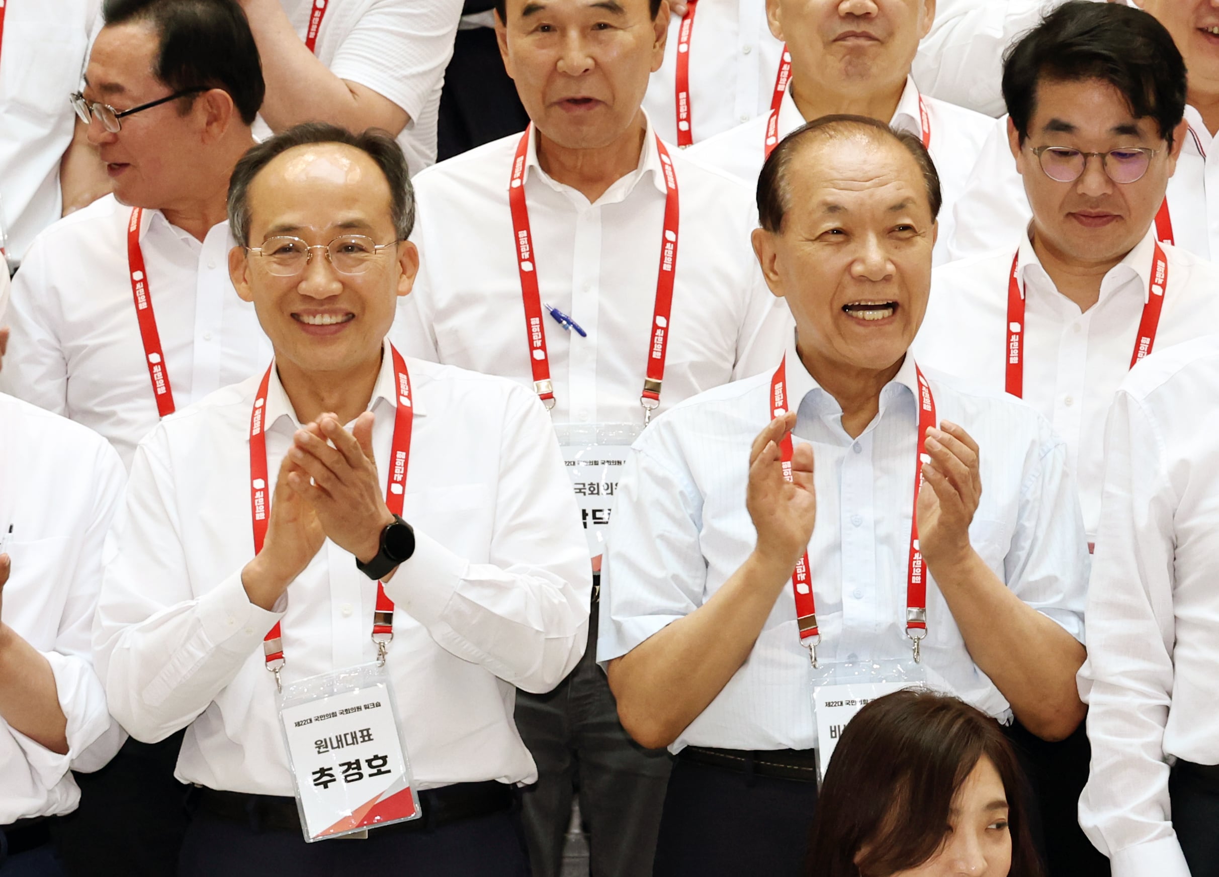 국민의힘 황우여 비상대책위원장과 추경호 원내대표 등 의원들이 30일 오후 충남 천안 재능교육연수원에서 열린 국민의힘 제22대 국회의원 워크숍에서 기념촬영을 하고 있다. /뉴스1