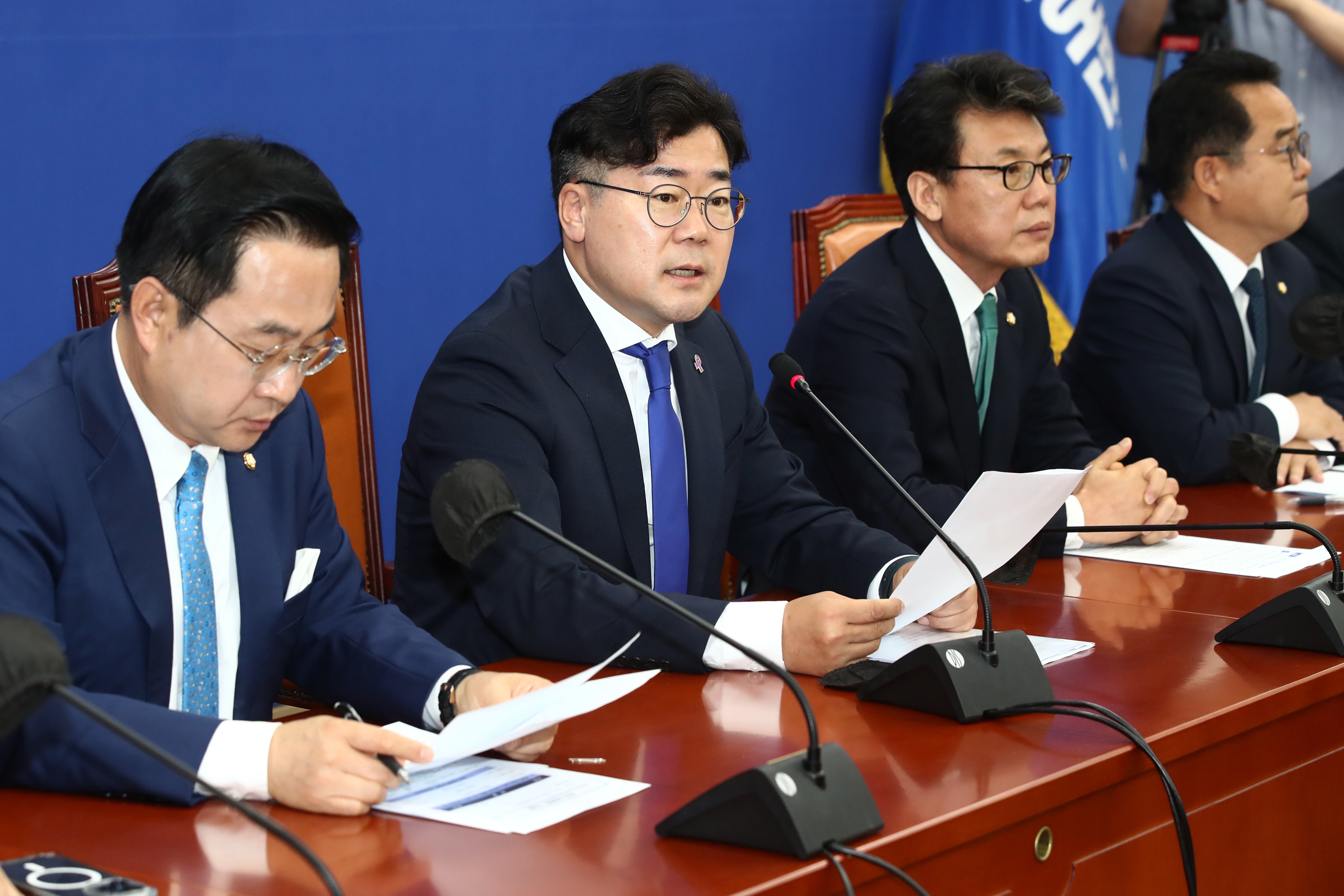 박찬대 더불어민주당 원내대표가 22대 국회 개원 첫날인 30일 오전 서울 여의도 국회에서 열린 정책조정회의에서 모두발언을 하고 있다. /뉴스1