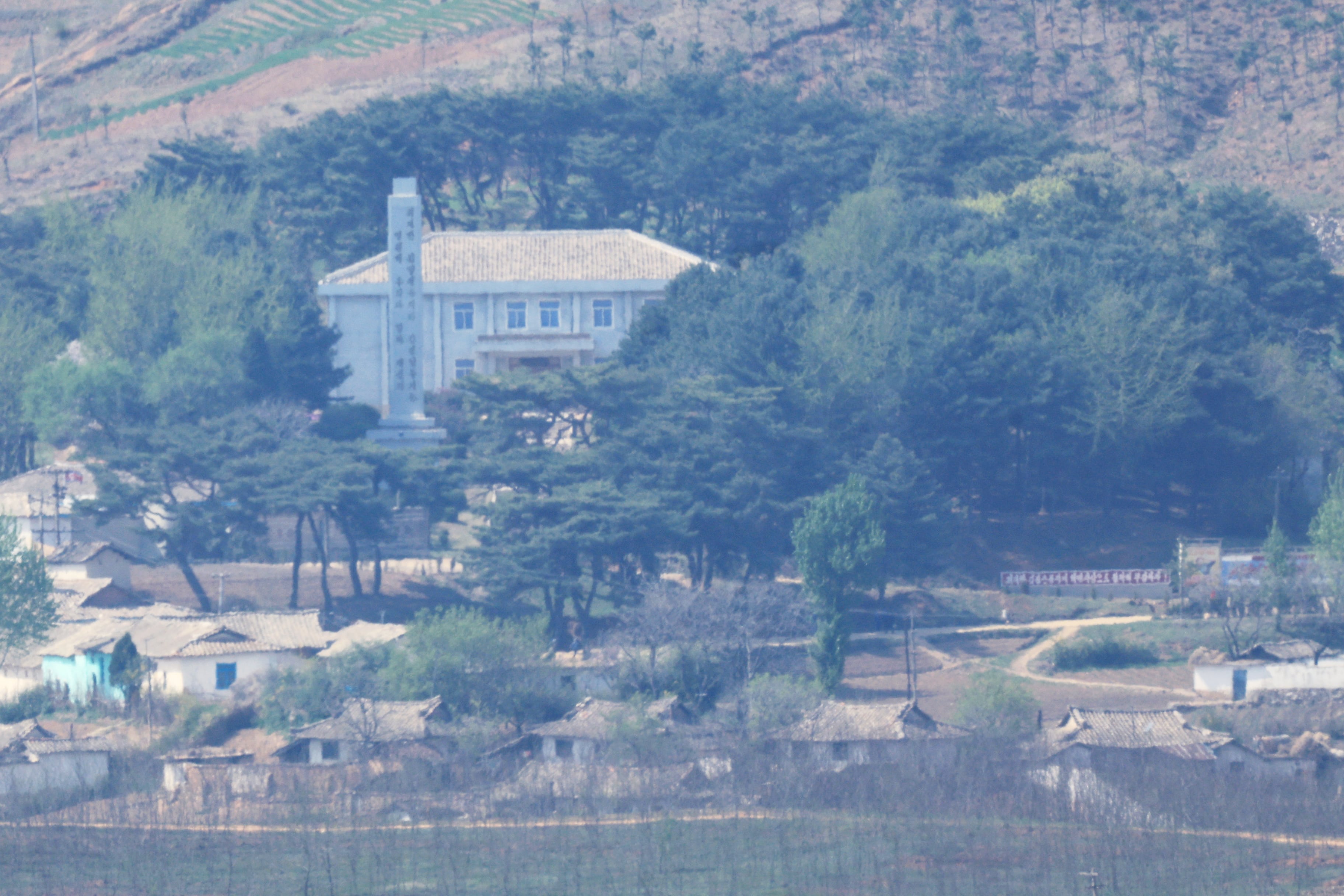 오두산통일전망대에서 바라본 김일성사적관. /연합뉴스