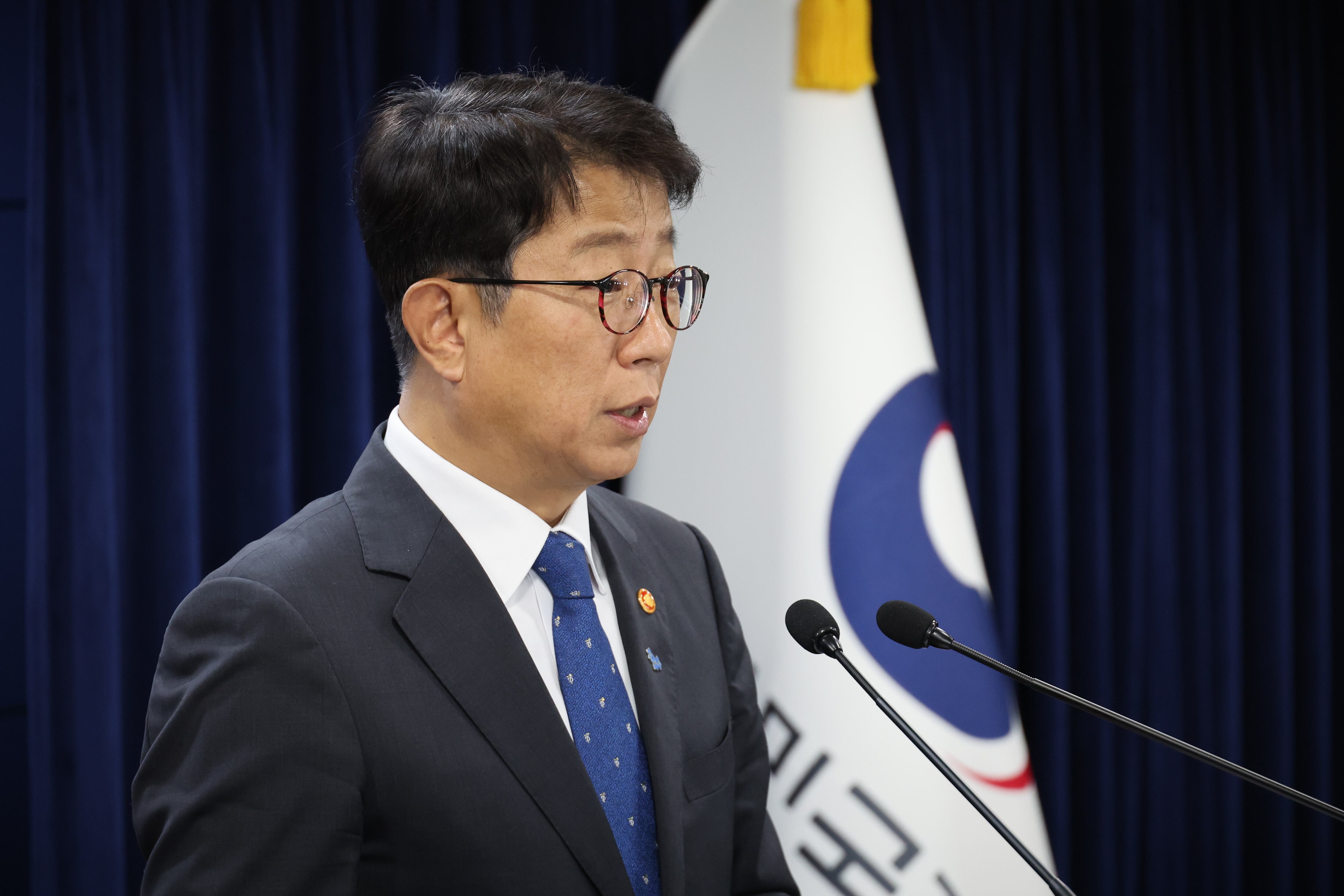 박상우 국토교통부 장관이 28일 서울 종로구 정부서울청사에서 전세사기피해자법 개정안 본회의 가결과 관련한 정부 입장을 브리핑하고 있다. /연합뉴스