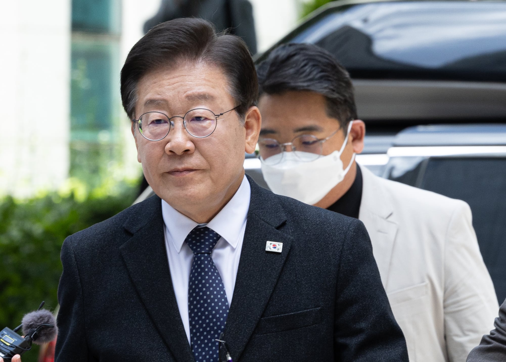 이재명 더불어민주당 대표가 27일 오후 서울 서초구 서울중앙지방법원에서 열린 위증교사 관련 공판에 출석하고 있다. /뉴스1