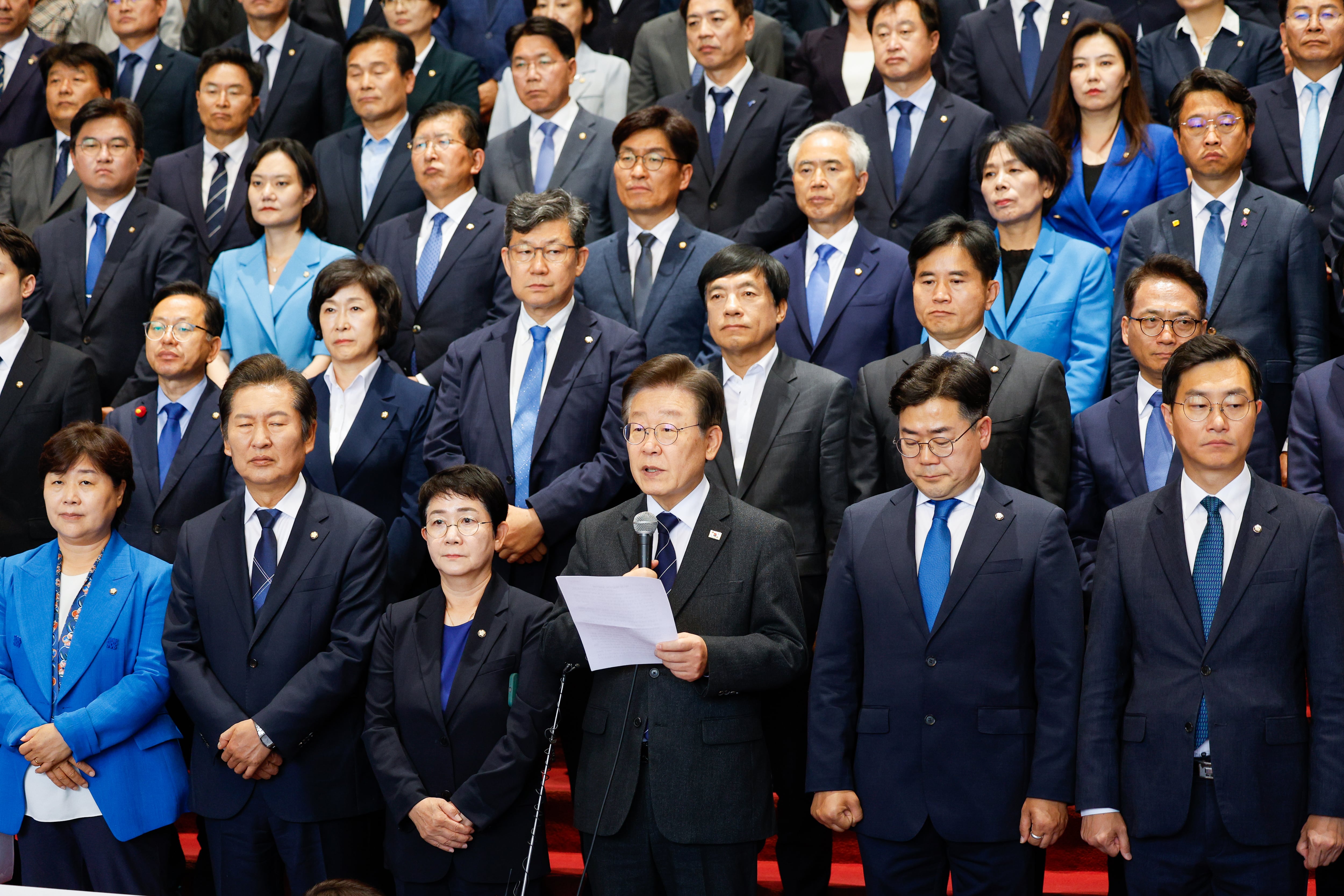이재명 더불어민주당 대표가 제22대 국회 개원 첫날인 30일 오후 서울 여의도 국회 로텐더홀에서 열린 첫 의원총회에 참석해 인사말을 하고 있다. /뉴스1