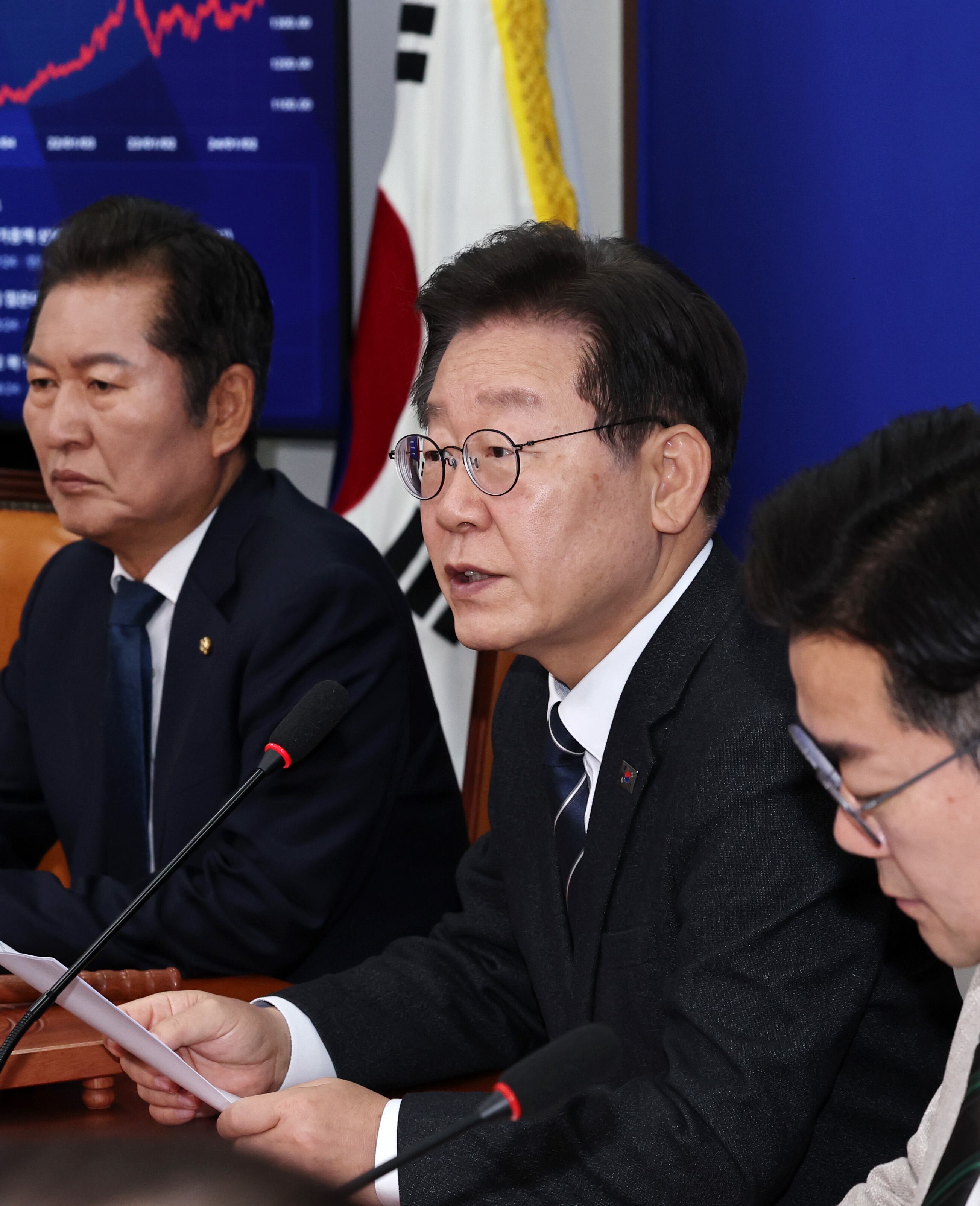 이재명 더불어민주당 대표가 24일 오전 서울 여의도 국회에서 열린 최고위원회의에서 모두발언을 하고 있다./뉴스1